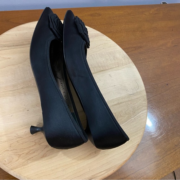 Salvatore Ferragamo Boutique Black Satin Leather Flower Pumps Heels Sz 9.5 B Y2K - Picture 12 of 13